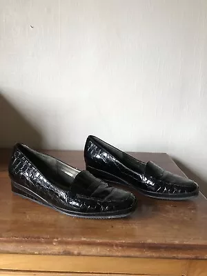 Van Dal Size 4 Black Shoe Wedge Heel Shiny Patterned  • £5