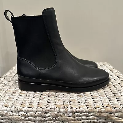 NWOB Women Shoes Vince Vero Cuoio Flat Ankle Boots Black Leather Size 6 • $43.99