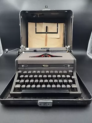 Vintage 1940s Royal Quiet De Luxe Black Portable Typewriter And Case • $165