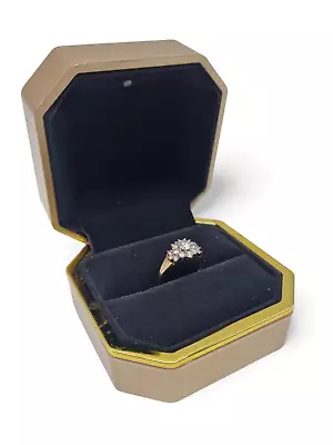 Beautiful 9ct 2.27g Yellow Gold Cluster Ring With Cubic Zirconia Size Q*  • £64.99