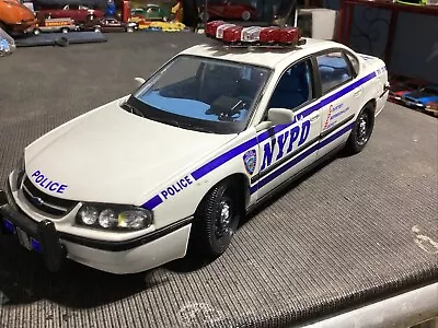 Maisto NYPD New York City Police 2000 Chevy Impala Police Car 1:24 Diecast  Nice • $49