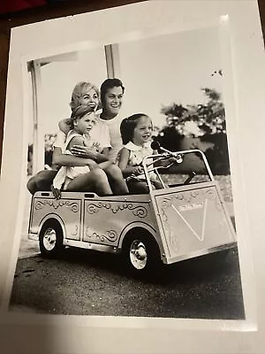 Tony Curtis & Janet Leigh Vintage 8x10 Original Family Photo 1962 • $9.99