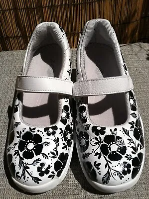 $99 • Buy Z-Coil Shoes Women’s Size 6 Mary Jane/ Hand Painted By Japanese Artist