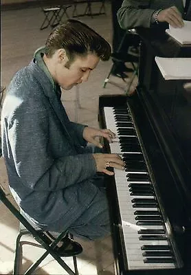 Elvis Presley Playing The Piano Terrific Hair King Of Rock & Roll --- Postcard • $2.99