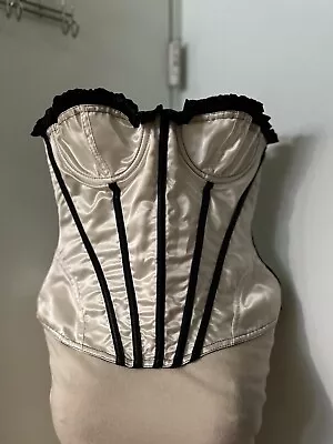 Black White Corset • $9.99