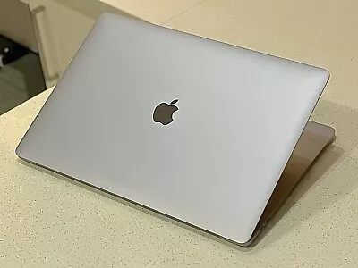 MacBook Pro Apple TouchBar 15 Intel®Core™i7*16GB+512GB SSD+GPU*A1707*15.4”#4096 • $440