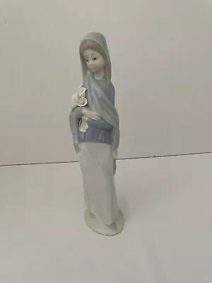 Lladro Figurine 4650  GIRL WITH CALLA LILIES  NO Box / Retired 1991 • $50