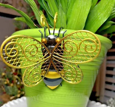 Metal Bumble Bee Garden Pot Yard Garden Percher Decor - NEW • $15