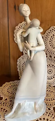 $125 • Buy LLADRO Porcelain Figurine Mother And Child #4701  - 13 1/2  Tall