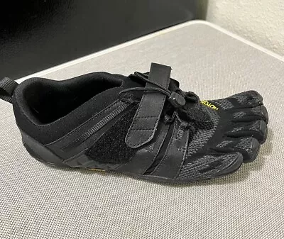 Vibram FiveFingers Men's V-Train Shoes Black/Black 41 EU/8.5-9 US - USED • $65.77