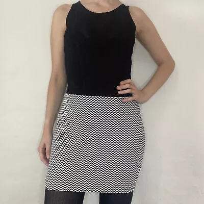 Tiger Lily Mini Black & White Zig Zag Chevron Stretch Skirt Size 12 • $50