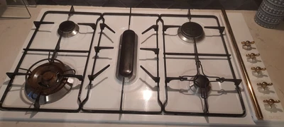 $300 • Buy SMEG 5 Burner White Enamel Natural Gas Cooktop 86cm X 50cm - Excellent Condition