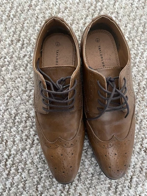 £5 • Buy Mens Brown Shoes Size 7