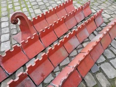 £600 • Buy Job Lot Of 27 Reclaimed Castellated Ridge Tiles & 2 Flower Finials 90° #RG230J