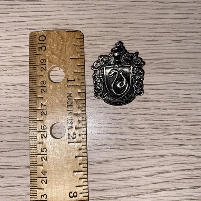 $0.99 • Buy Harry Potter Hogwarts Enamel Slytherin Pin