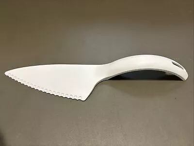NEW Tupperware Cut N Serve Pastry Cutter Pie Cake Server 5193 White NOS • $11.75