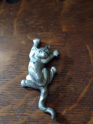 $3.99 • Buy Vintage (c) 1988 JJ, Jonette Jewelry, Climbing Kitty Cat Brooch / Pin
