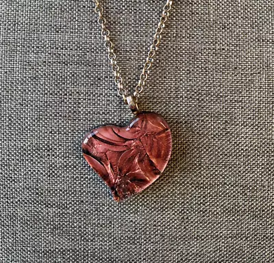 26  Silver Toned Chain With Art Glass Heart Pendant  NK291 • $8