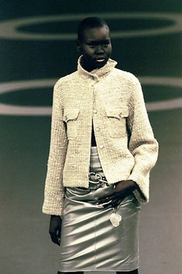 $1190 • Buy CHANEL 1999 Fall 99A Vintage Beige Wool Cargo Pockets Boucle Tweed Jacket 34