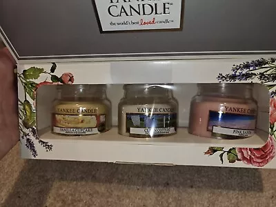 Yankee Candle Trio Small Jar Gift Set Vanilla Cupcake Pink Sands Clean Cotton  • £13