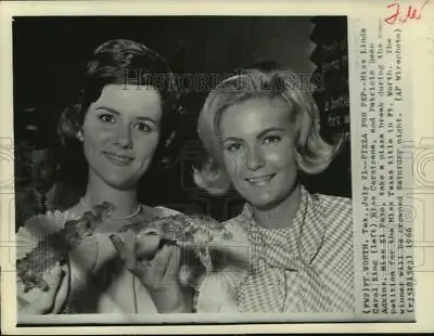 1966 Press Photo Miss Linda Carol King & Patricia Dean Adkins Miss Texas & Pizza • $19.99