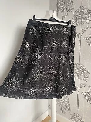 Laura Ashley Black Floral Linen Cotton Embroidered Skirt Size Uk 16 • £15.99