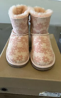 UGG Girls SIZE 3 PINK MINI BAILEY BOW FLOWERS SUEDE SHEEPSKIN BOOTS • $79.99