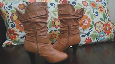 Max Collection Women's Boots 6 Inches • $10