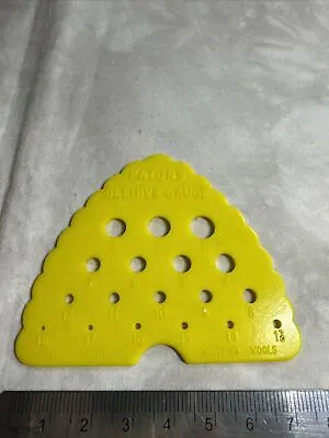 Vintage Patons Beehive Knitting Needle Gauge - Yellow Plastic • $7.72