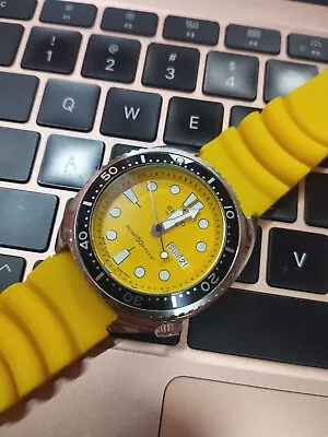 Vintage Seiko 5 Automatic Black Bezel Yellow Japan Working Wrist Watch 40mm . • $95