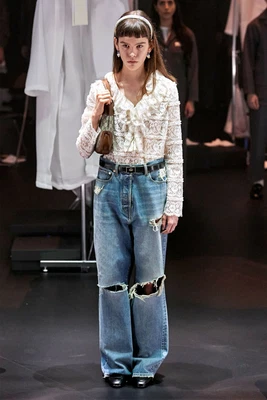$2550 • Buy Gucci Flower Lace Ruffled Shirt Blouse- With Tags- RRP$3,550 AUD - 38IT