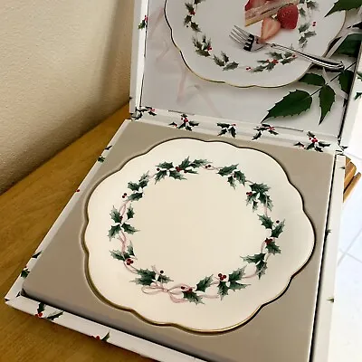 MIKASA Christmas Ribbon Holly Wellington Scalloped Cake Plate With Box • $22.99