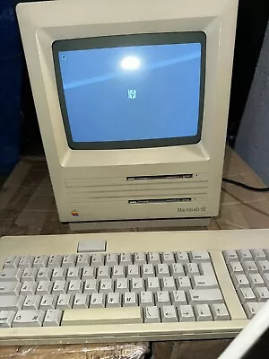 Macintosh SE M5010 Dual 800k Computer 1 MB Dual Floppy 1987 Boots To OS • $200