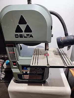 Delta 9  Vertical Band Saw 28-150 Working.  • $150