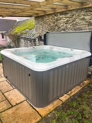 Jacuzzi J235 Hot Tub | Perfect Condition Meticulously Maintained Unbeatable ££ • £4500