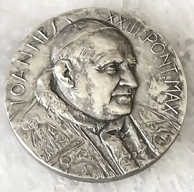 Vintage POPE JOHANNES XXIIII PONT MAX Religious Medallion Jesus & Disciples • $24.99