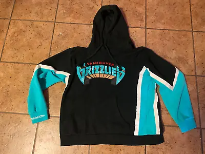 Vancouver Grizzlies Adult Large Pullover Hoodie By Mitchell & Ness • $49.99