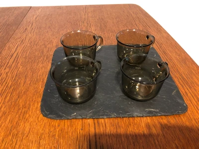 Service à café vintage Arcoroc France noir fleuri – 6 tasses + 5 soucoupes - Arts de la table