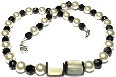 Vintage Jewelry Necklace Glass Bead Black White Pearl Like Opalescent 45 • $5