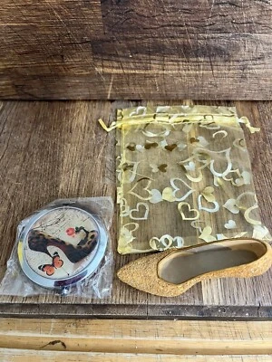 £5.75 • Buy Just The Right Shoe With Compact Mirror.