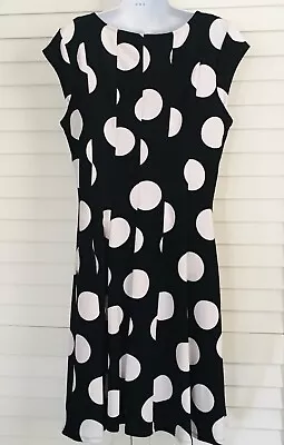 Robbie Bee Woman's Size Large Black / White Cap Sleeves Fit N Flare Dress NWT • $29.99
