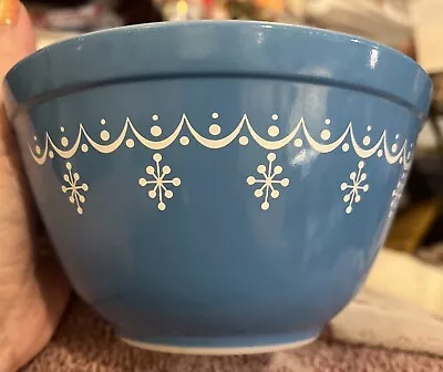 Vintage Pyrex Snowflake Garland Small Mixing Bowl 401 1.5 Pint Very Nice • $25