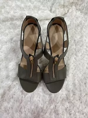 Michael Kors Berkley Leather Sandal Luggege Olive   8 M • $28