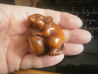 2b Hand Carved Wood Netsuke Rat / Mouse With Big Fish Boxwood Collectable Figure • £24.99