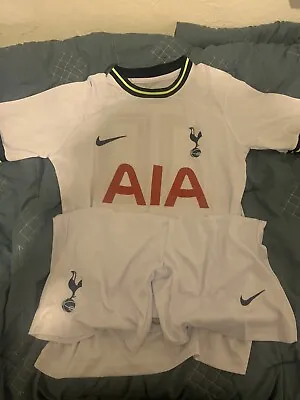 £10 • Buy Tottenham Kit Large