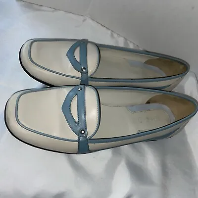 Women’s SZ 10 Michelle D Two Tone White Baby Blue Leather Slip On Loafers • $26