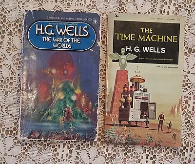 HG Wells The War Of The Worlds Time Machine Vintage 1964 Paperback  • $8.90