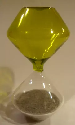 Diamond Shape Glass Sand 5 Minute Timer  4 1/2  Tall • $9.99