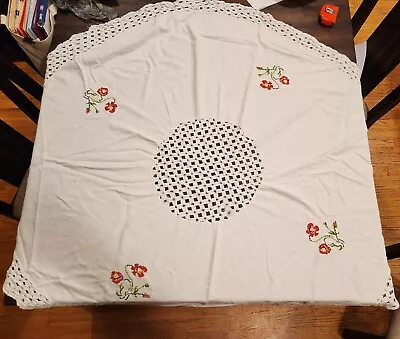 Vtg Round Embroidered Linen Tablecloth/ Flowers And Crocheted Trim 50  • $24.99