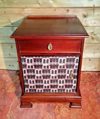 Vintage Solid Mahogany Bedside Cabinet / Bedside Table • £129